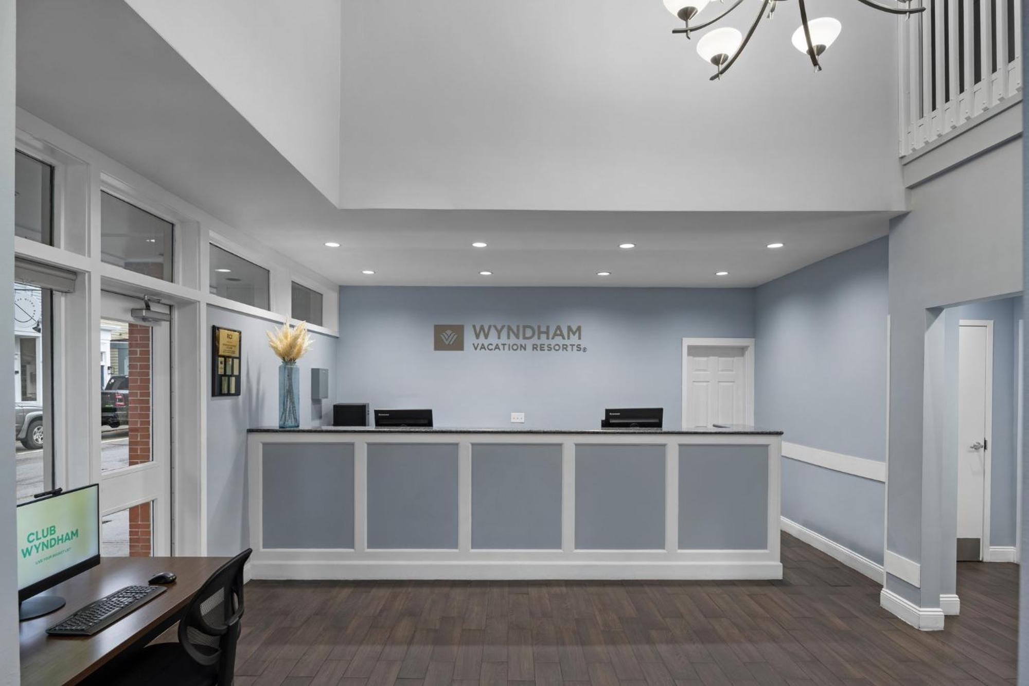 Club Wyndham Newport Onshore Exterior photo