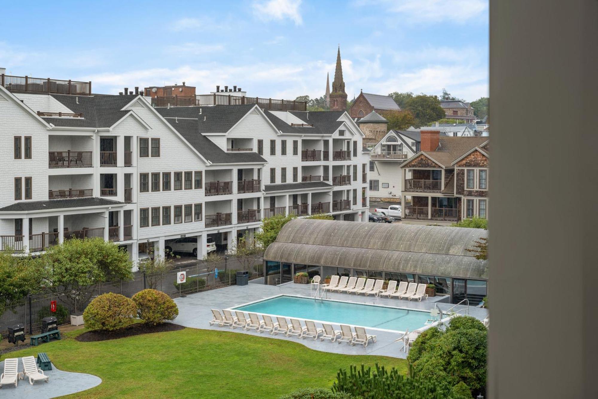 Club Wyndham Newport Onshore Exterior photo