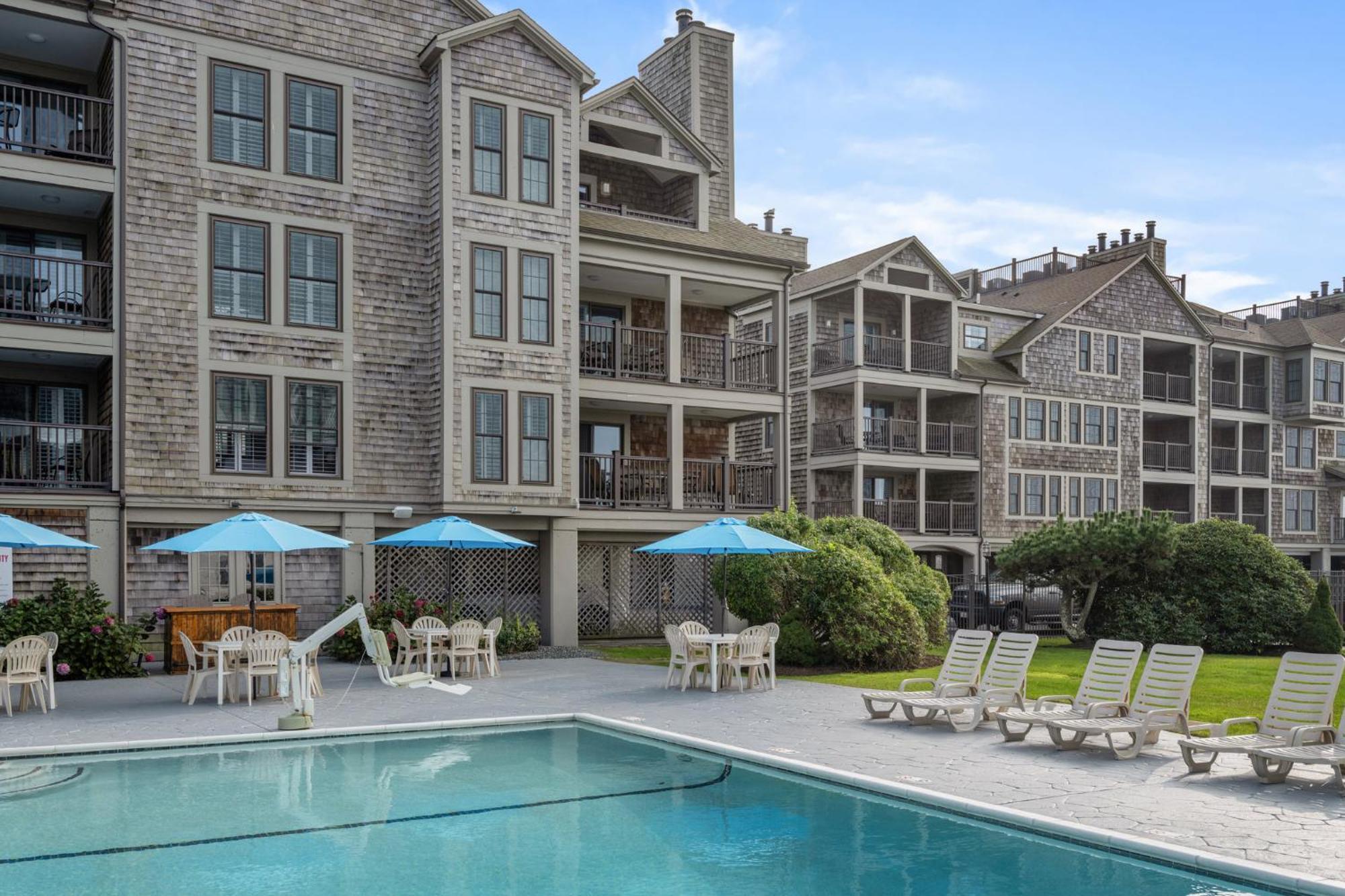 Club Wyndham Newport Onshore Exterior photo